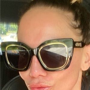 Authentic with papers GUCCI sunglasses with case cloth bag and papers! Worn once